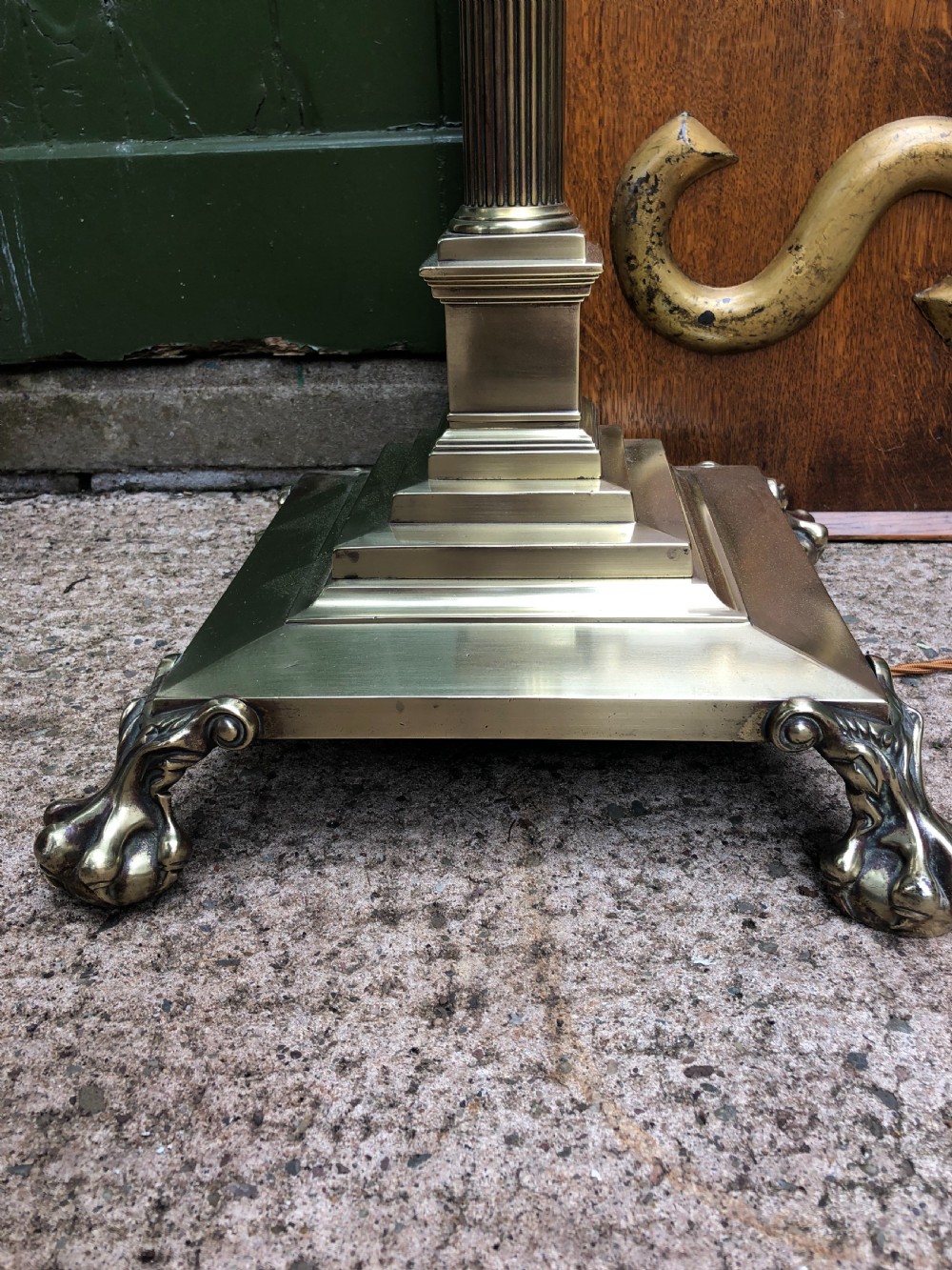 Early C20th Edwardian period brass classical column adjustable-height standard lamp . View XIV
