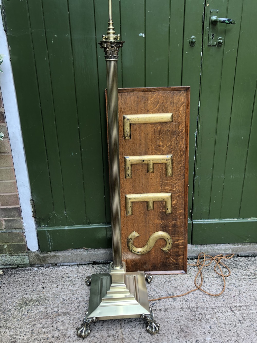 Early C20th Edwardian period brass classical column adjustable-height standard lamp .