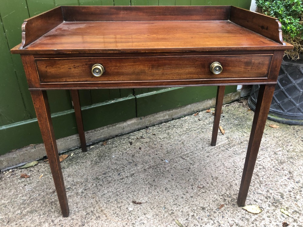 Elegant late C18th George III period mahogany dressing table of restrained design. View V