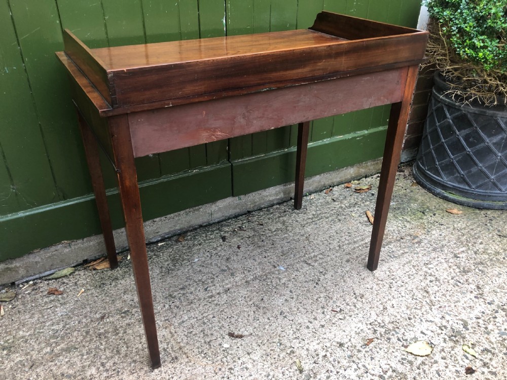 Elegant late C18th George III period mahogany dressing table of restrained design. View VI
