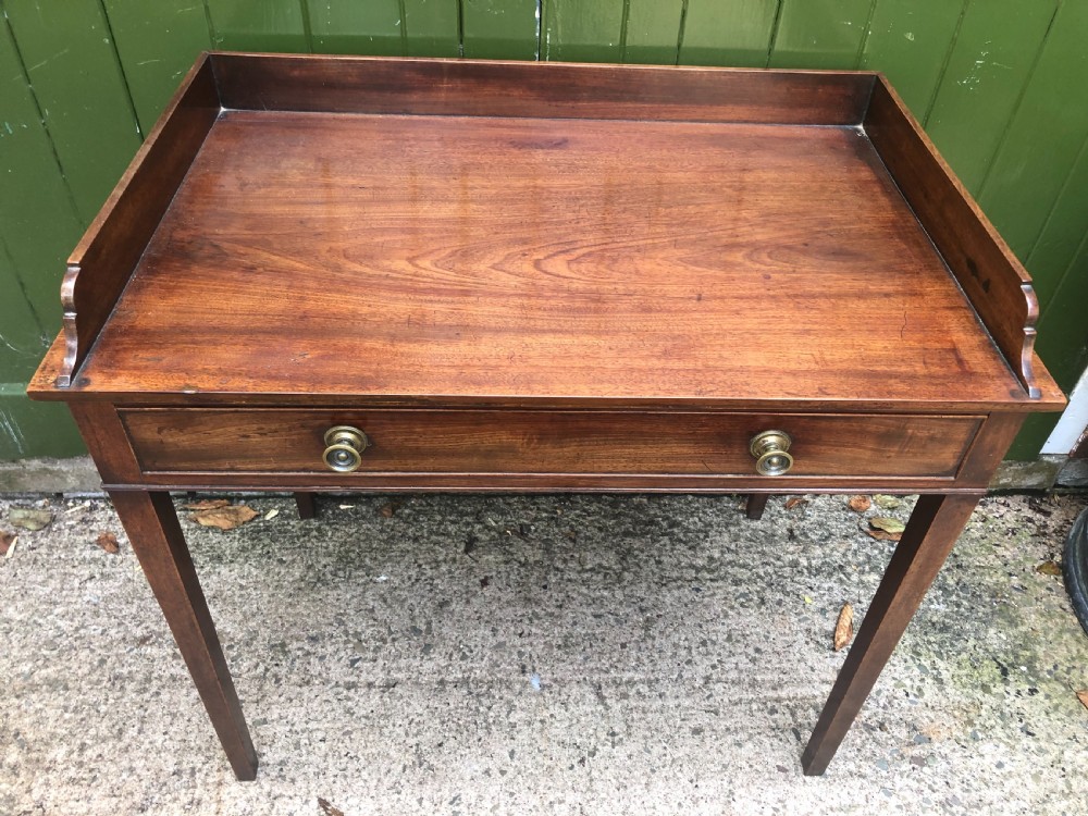 Elegant late C18th George III period mahogany dressing table of restrained design. View VII