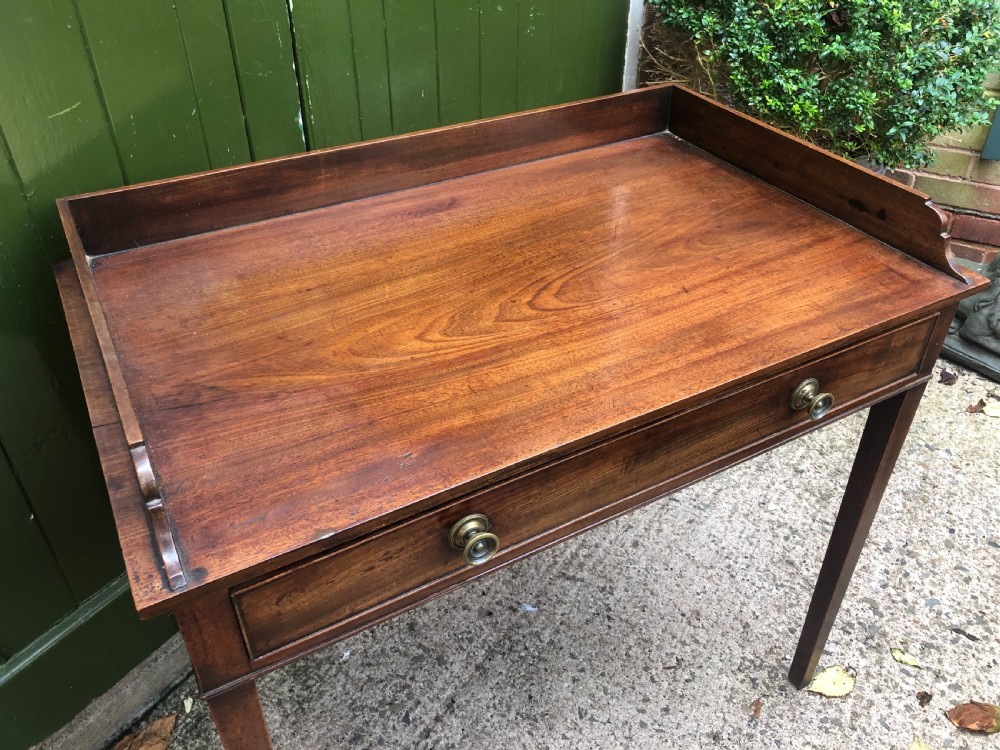 Elegant late C18th George III period mahogany dressing table of restrained design. View XI