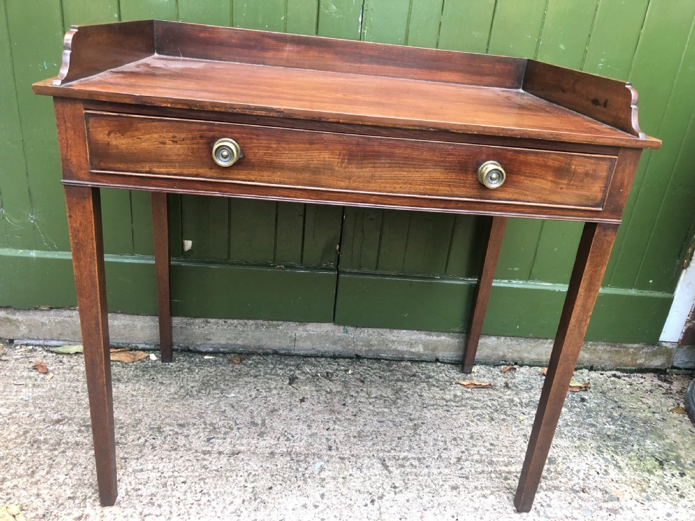 Elegant late C18th George III period mahogany dressing table of restrained design. View XV