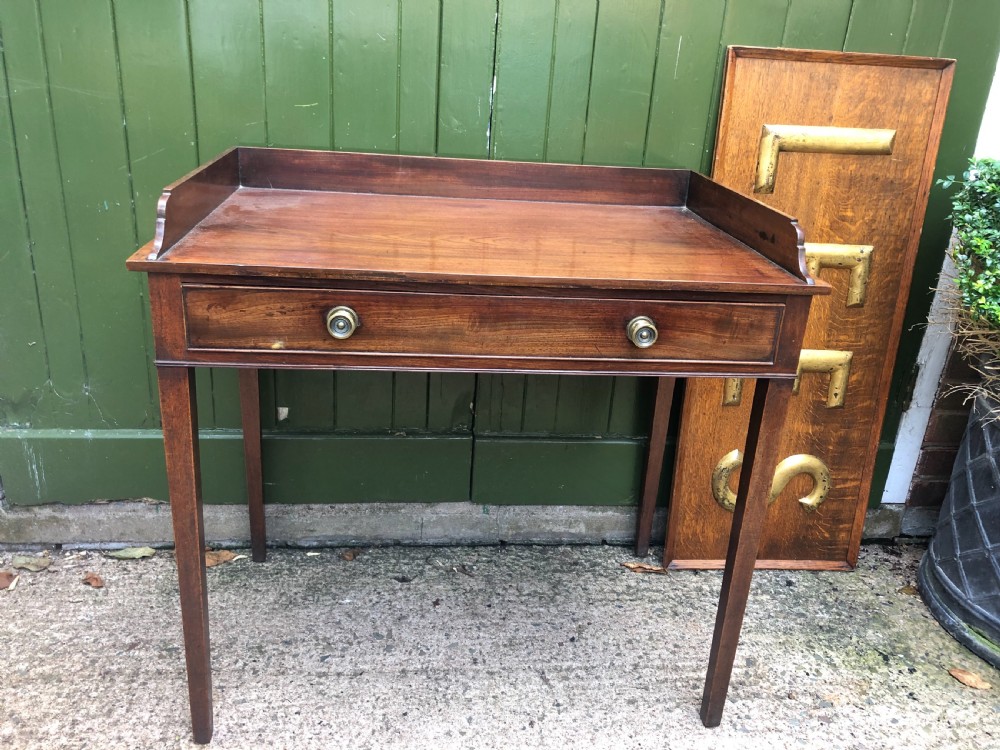 Elegant late C18th George III period mahogany dressing table of restrained design. View XVI