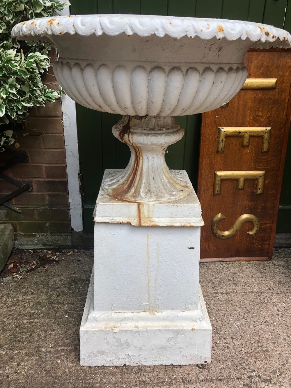 Pair of impressive early C19th cast-iron  terrace or garden vases of imposing scale. View VIII