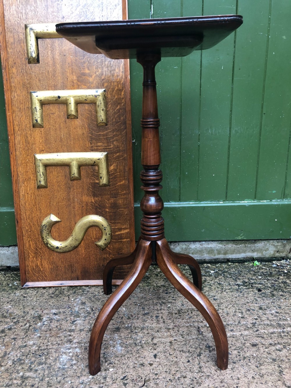 Early C19th George IV period mahogany lamp table or ‘flower stand’ . View II
