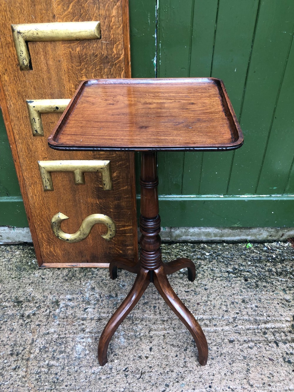 Early C19th George IV period mahogany lamp table or ‘flower stand’ . View VI