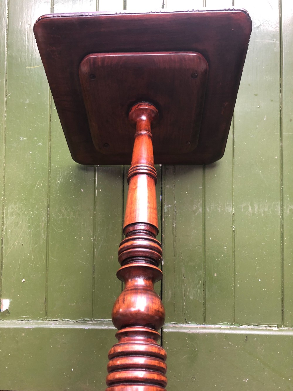 Early C19th George IV period mahogany lamp table or ‘flower stand’ . View VIII