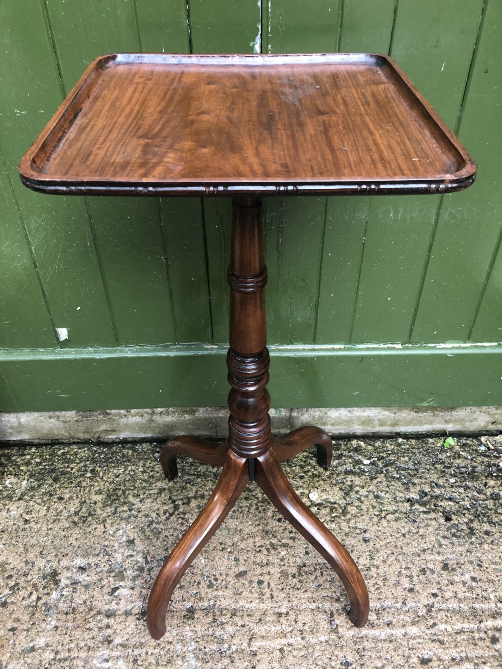 Early C19th George IV period mahogany lamp table or ‘flower stand’ .