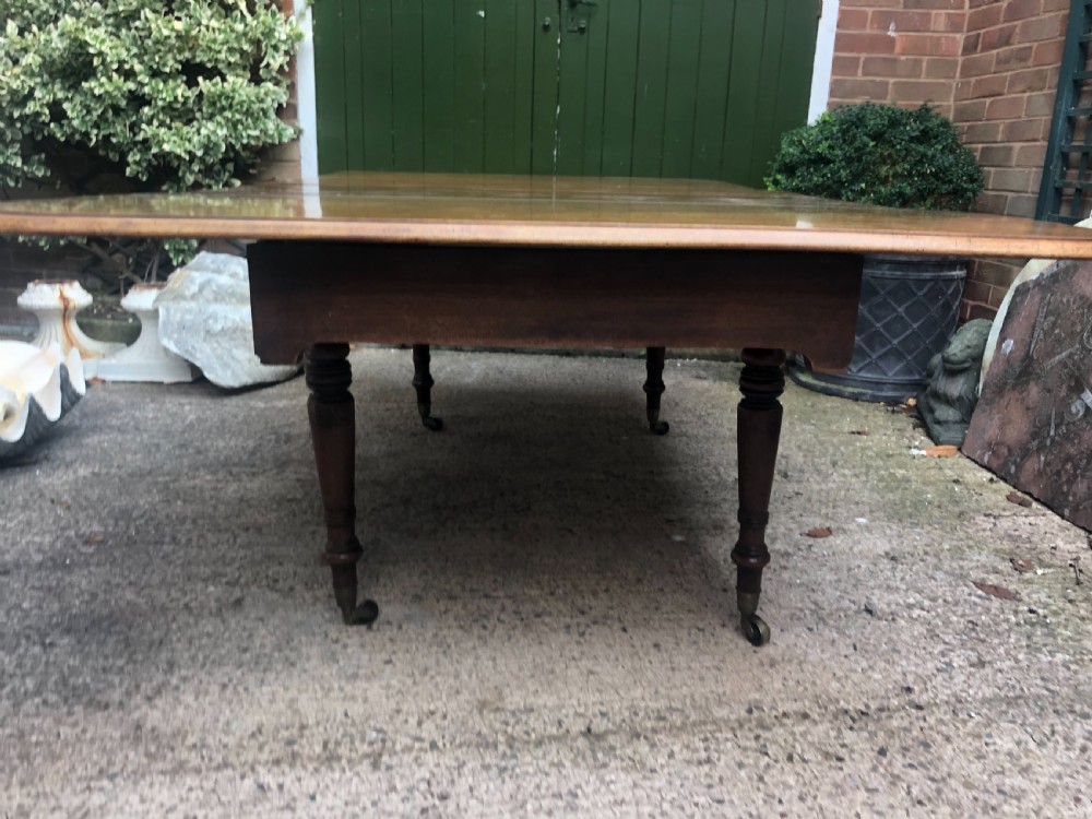 Elegant early C19th Regency period  mahogany extending dining table of unusual design and format. View VII