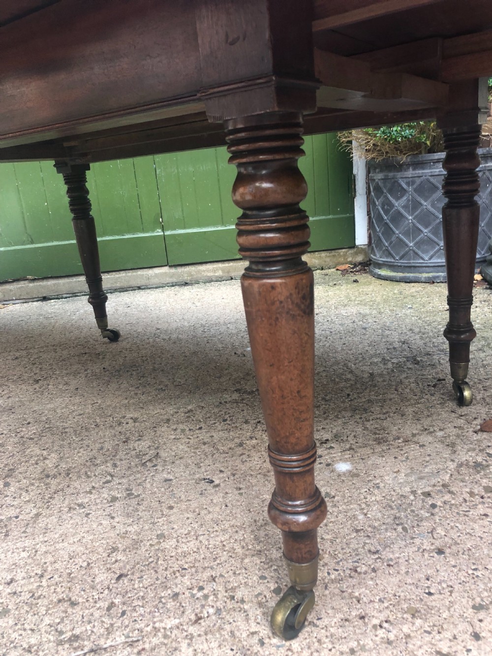 Elegant early C19th Regency period  mahogany extending dining table of unusual design and format. View X