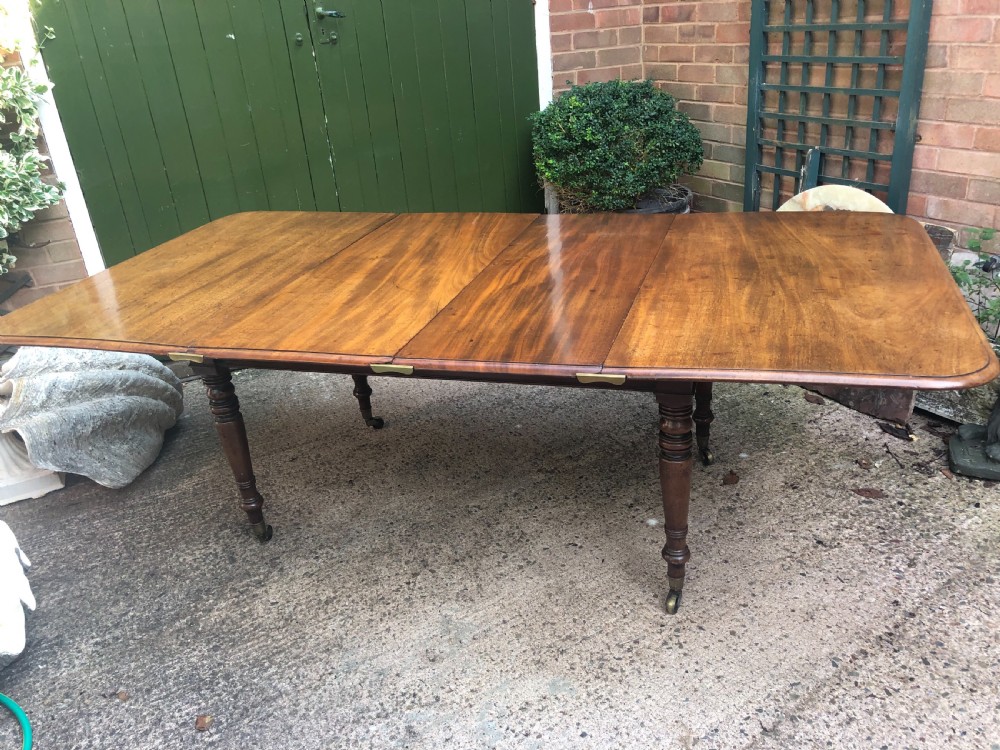 Elegant early C19th Regency period  mahogany extending dining table of unusual design and format. View XV