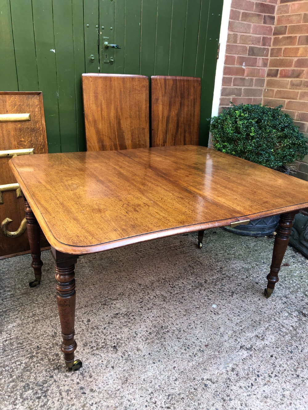Elegant early C19th Regency period  mahogany extending dining table of unusual design and format. View XXII