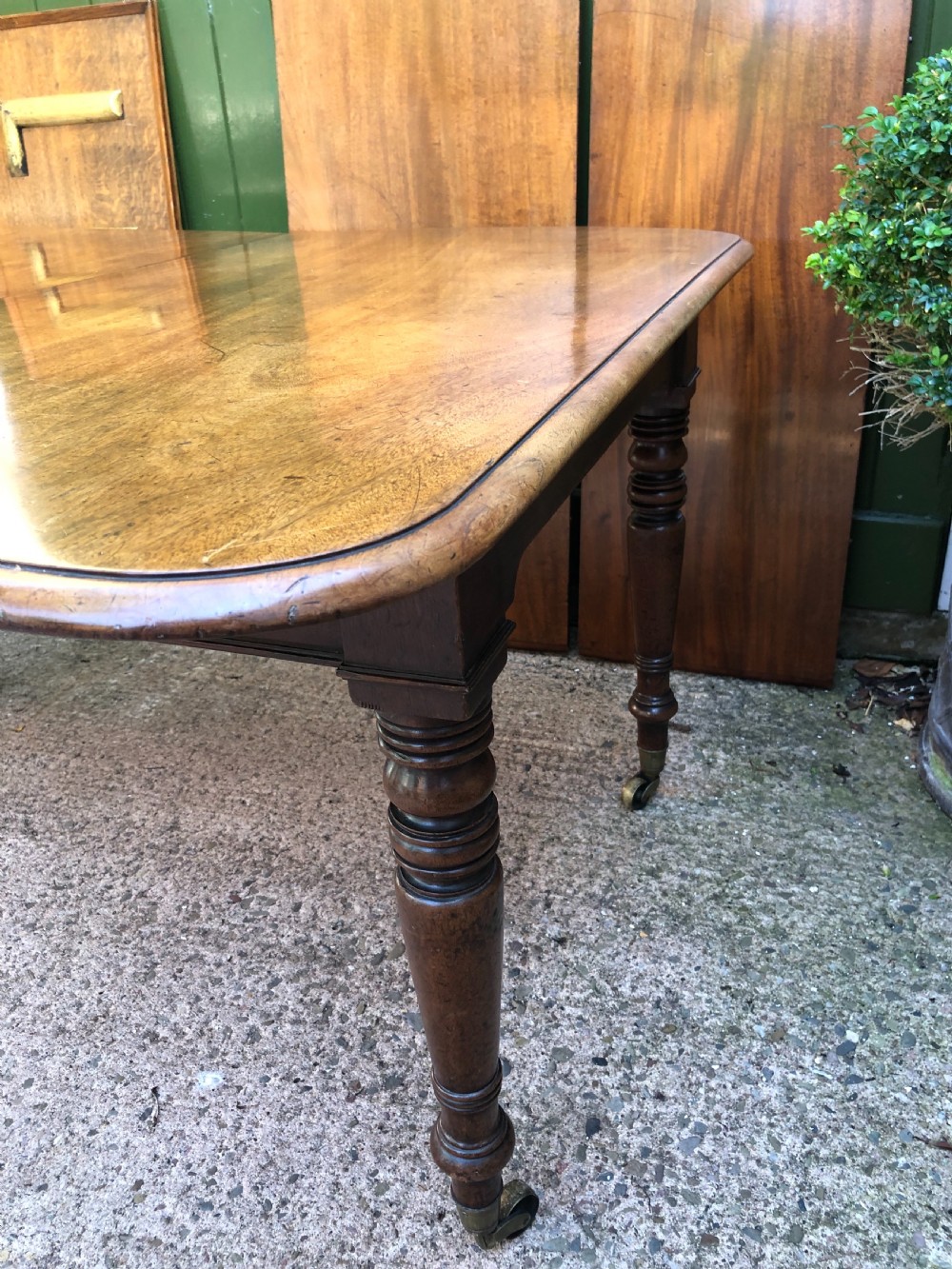 Elegant early C19th Regency period  mahogany extending dining table of unusual design and format. View XXIII