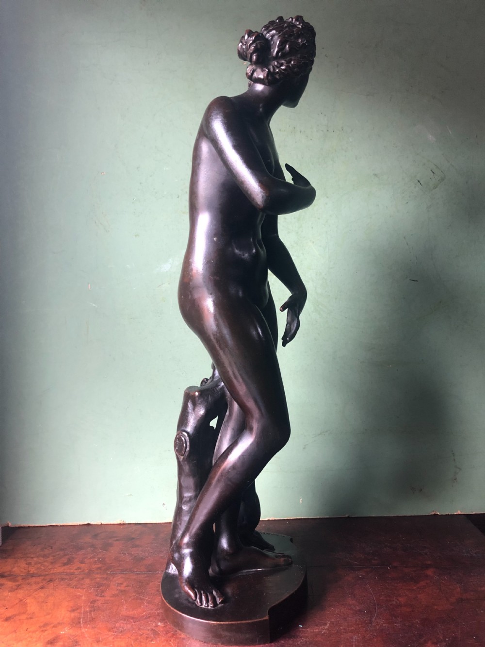 Late C19th French bronze reduction sculpture of the “Venus de Medici” by Ferdinand Barbedienne foundry. View II