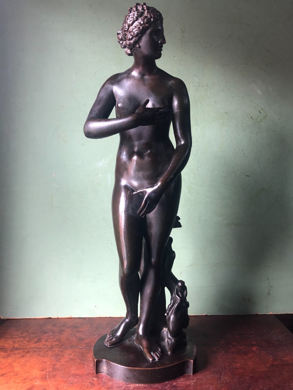 Late C19th French bronze reduction sculpture of the “Venus de Medici” by Ferdinand Barbedienne foundry. View VII