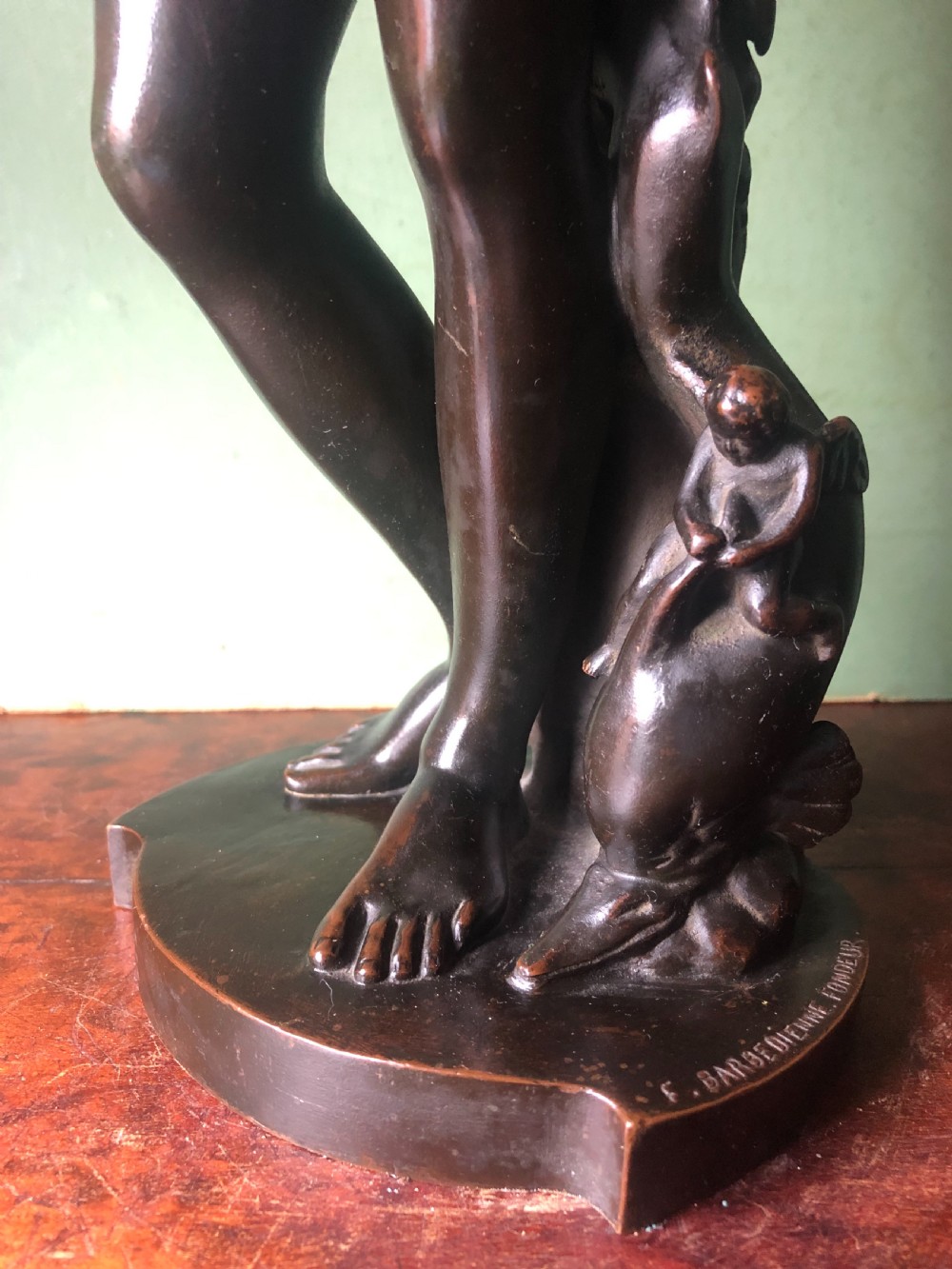 Late C19th French bronze reduction sculpture of the “Venus de Medici” by Ferdinand Barbedienne foundry. View X