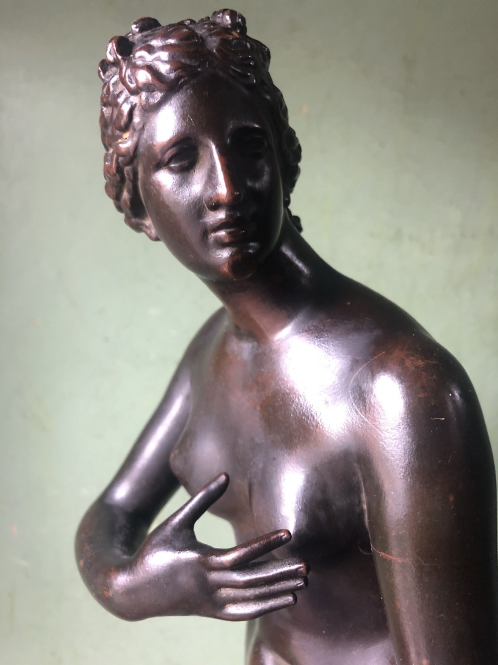 Late C19th French bronze reduction sculpture of the “Venus de Medici” by Ferdinand Barbedienne foundry. View XIII