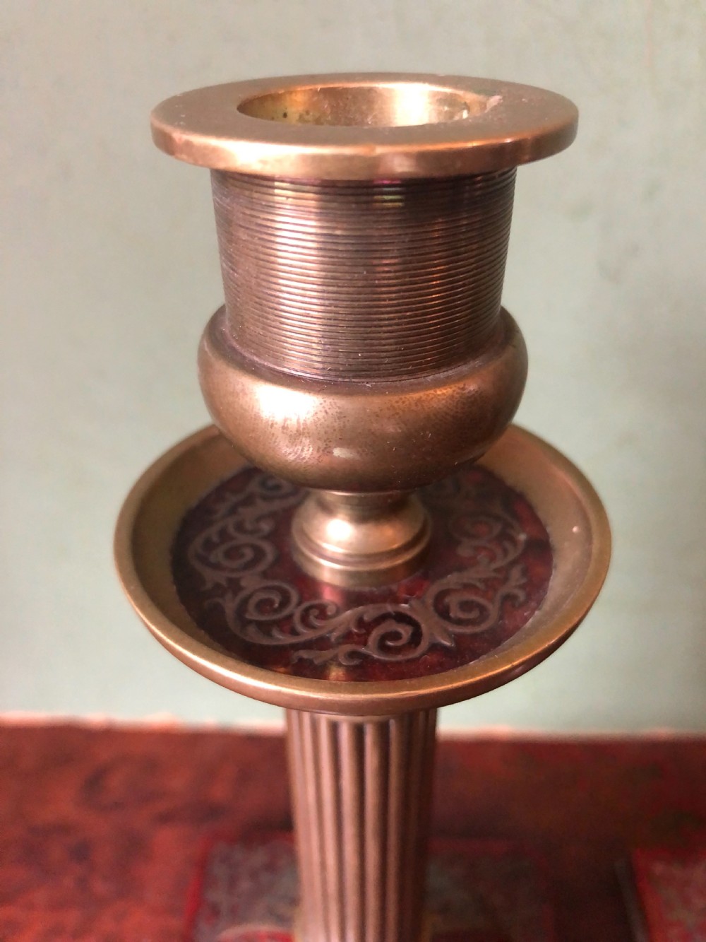 A pair of late 19th-century brass candlesticks featuring fluted columns supported by domed square bases inlaid with red tortoiseshell and engraved brass Boulle-work scroll motifs. View III