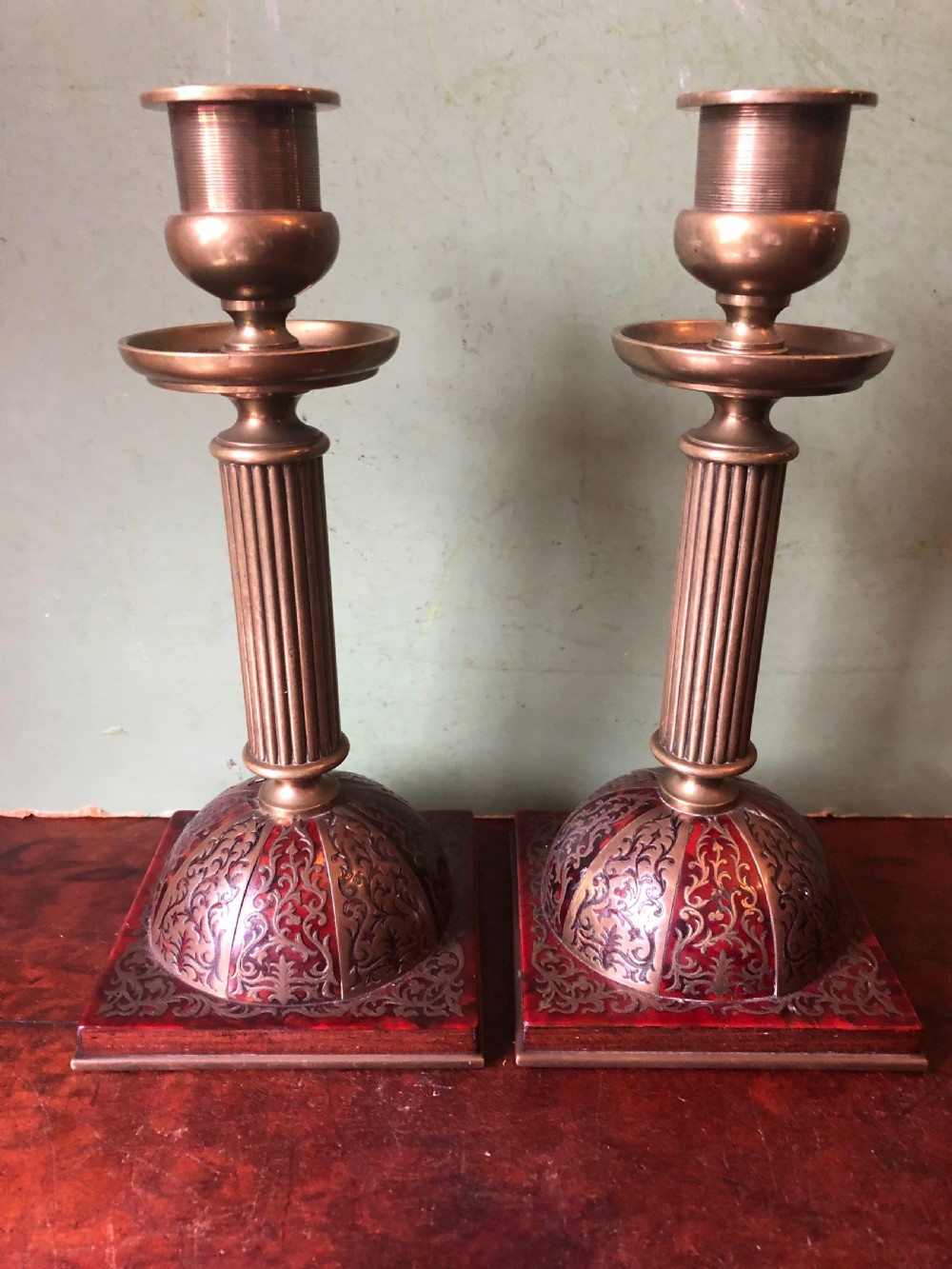 A pair of late 19th-century brass candlesticks featuring fluted columns supported by domed square bases inlaid with red tortoiseshell and engraved brass Boulle-work scroll motifs. View XIII