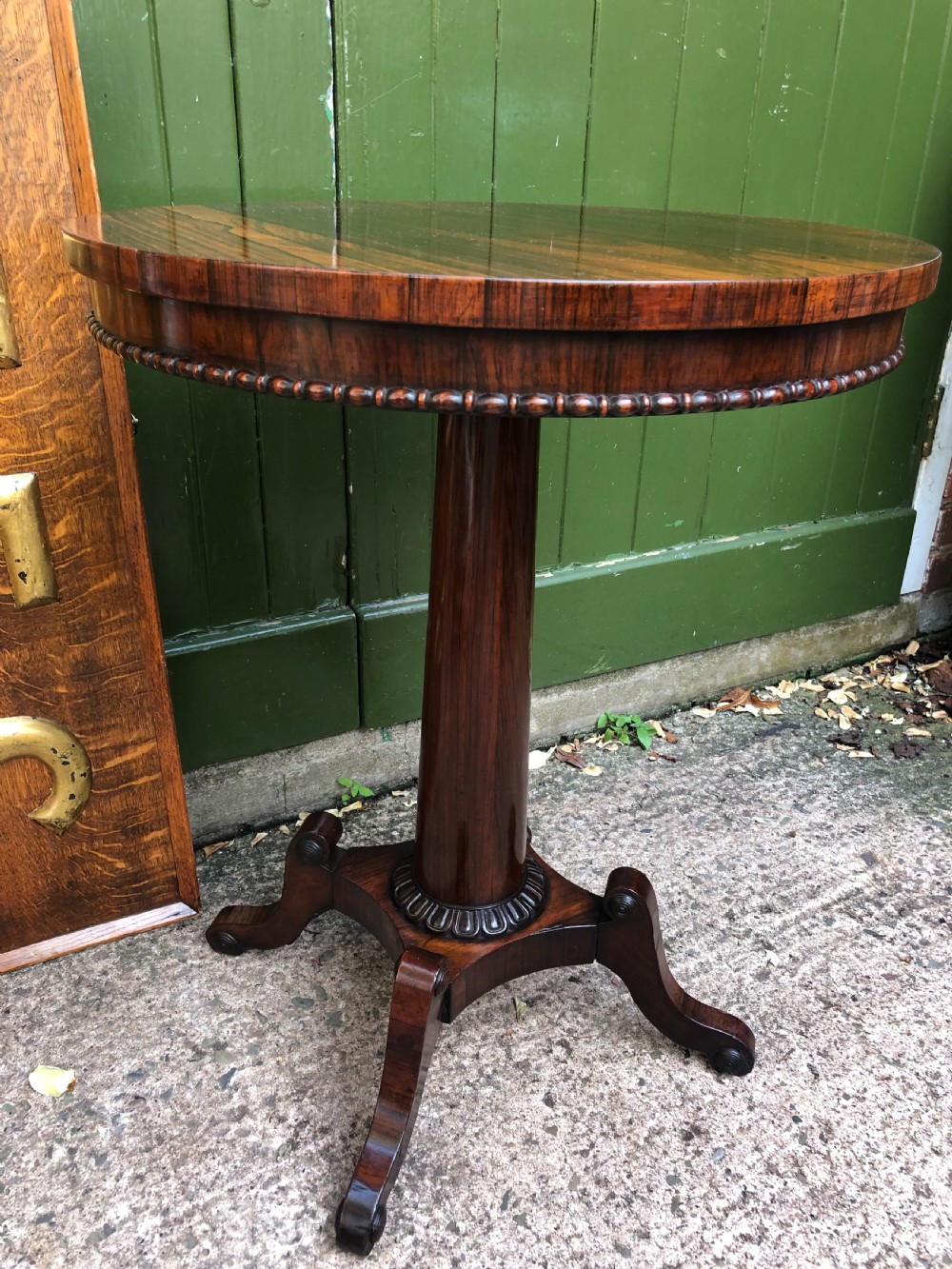Fine quality early C19th George IV period rosewood circular lamp table .
 View VII