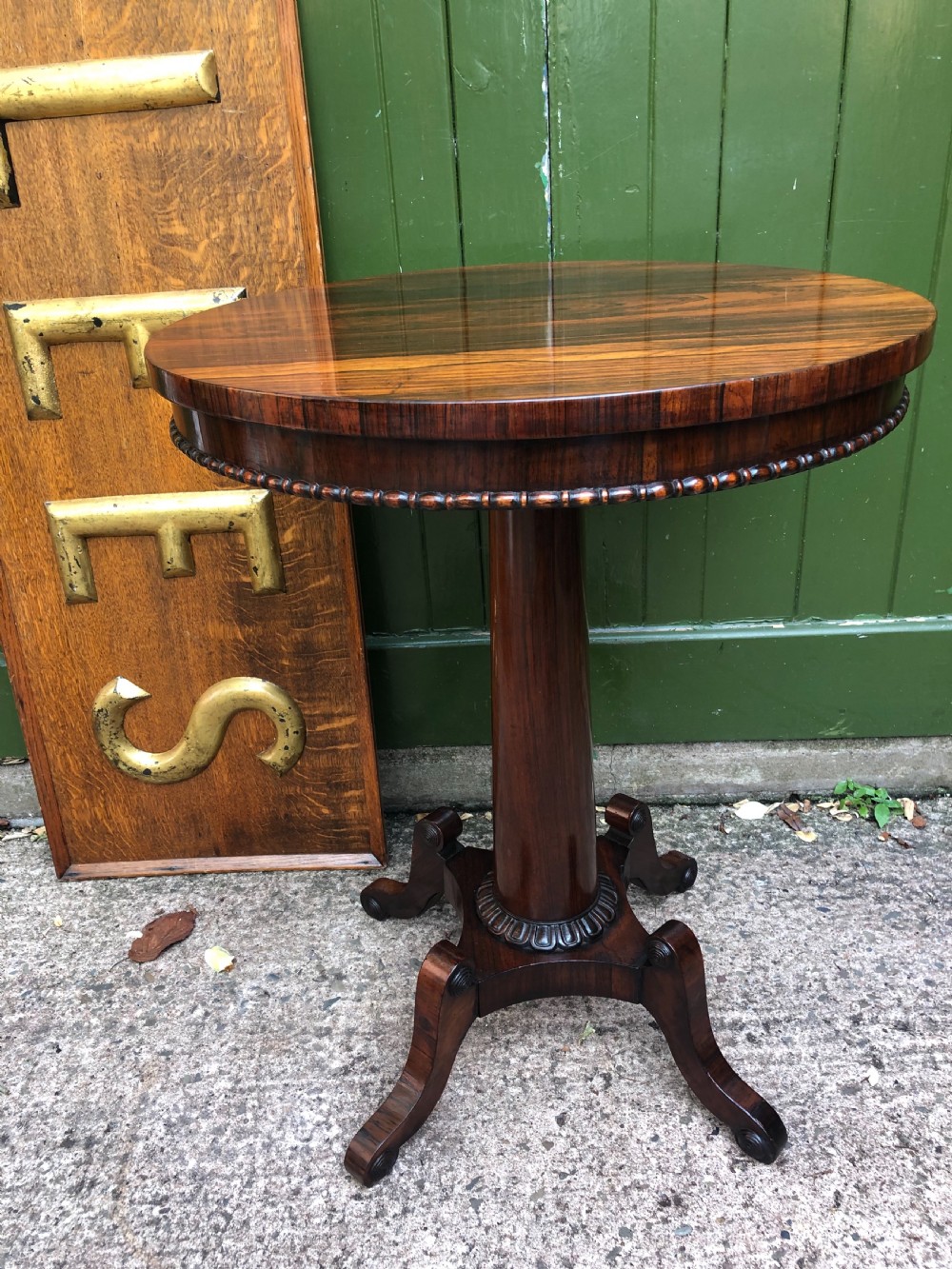 Fine quality early C19th George IV period rosewood circular lamp table .
 View XII