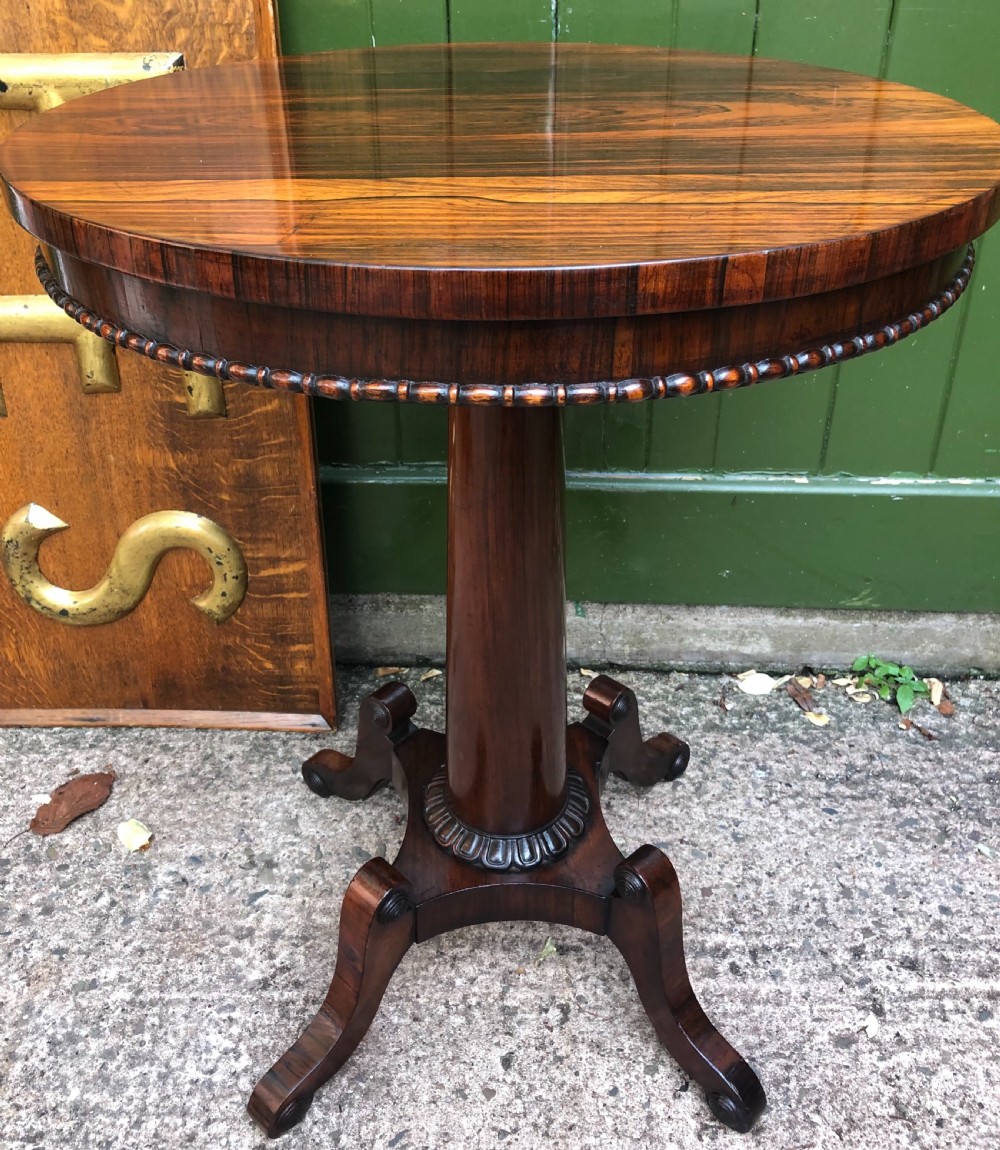 Fine quality early C19th George IV period rosewood circular lamp table .
 View XV