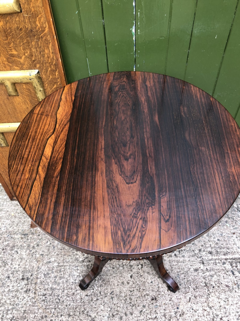 Fine quality early C19th George IV period rosewood circular lamp table .
 View XVII