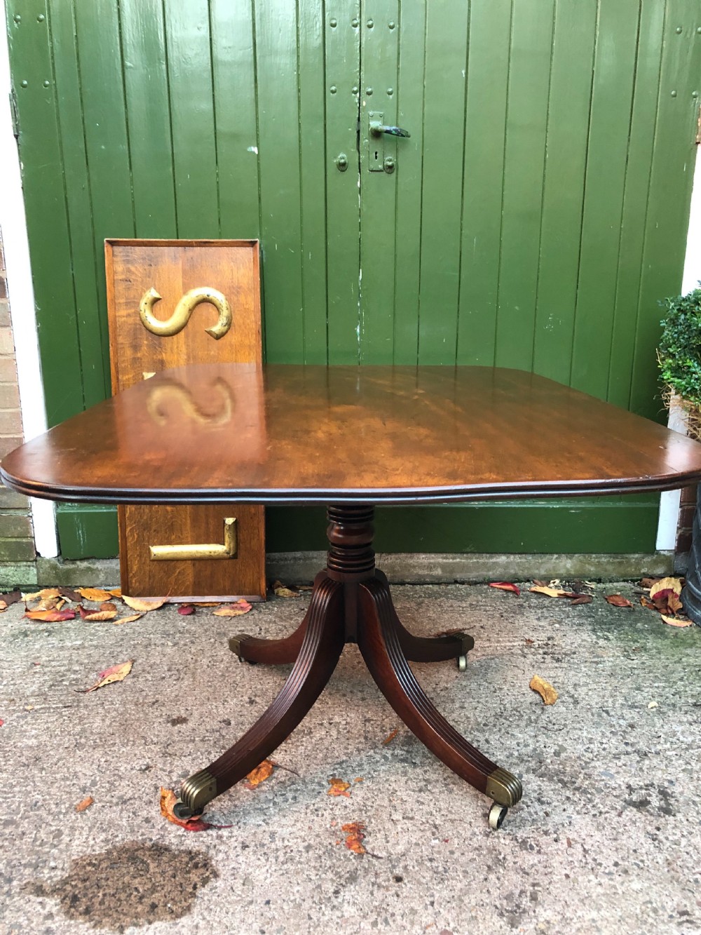 Elegant early C19th Regency period mahogany ‘tilt-top’ breakfast table . View XXIII