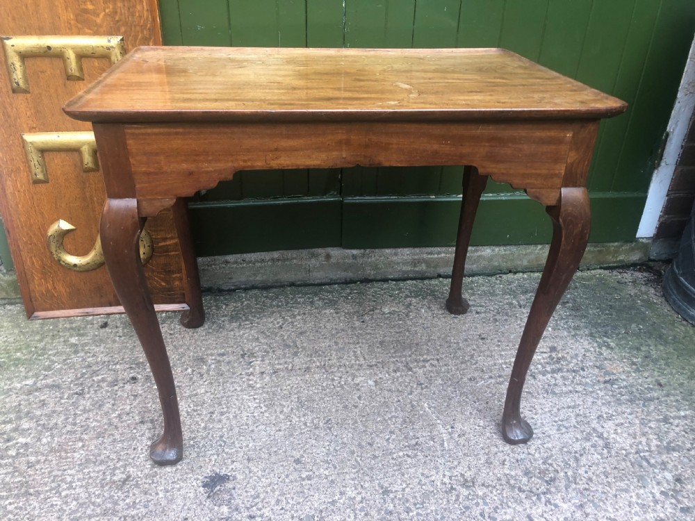 Mid C18th George II period Irish mahogany ‘silver’ table .