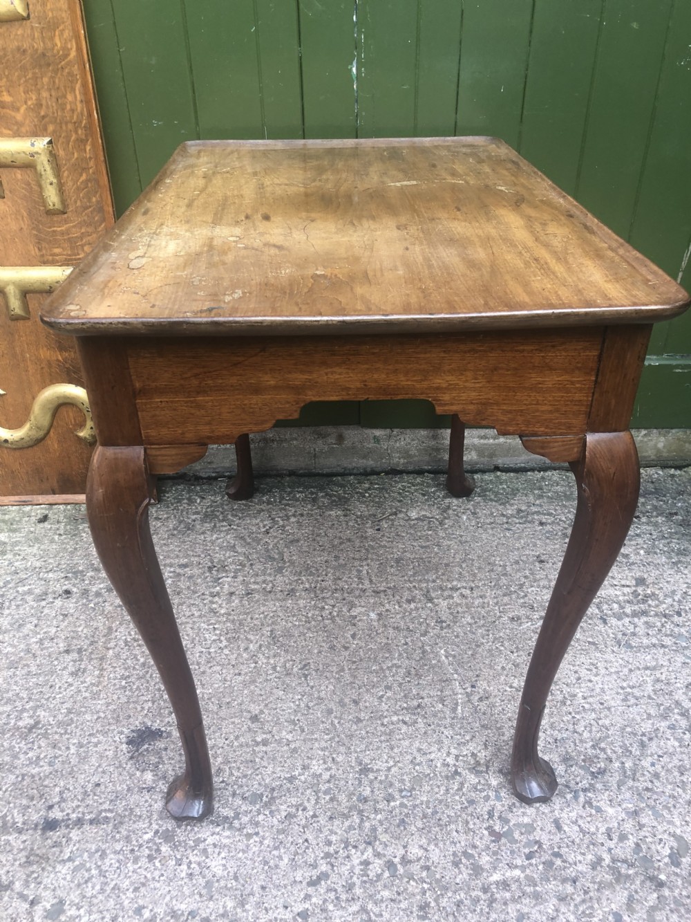 Mid C18th George II period Irish mahogany ‘silver’ table . View XVII