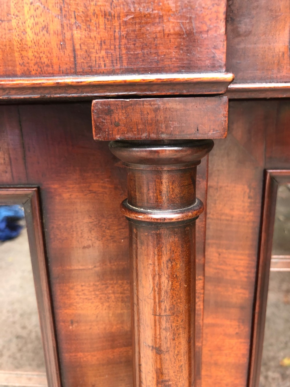 Early C19th Regency period mahogany 4-door ‘dwarf’ bookcase cabinet of breakfront outline. View IV