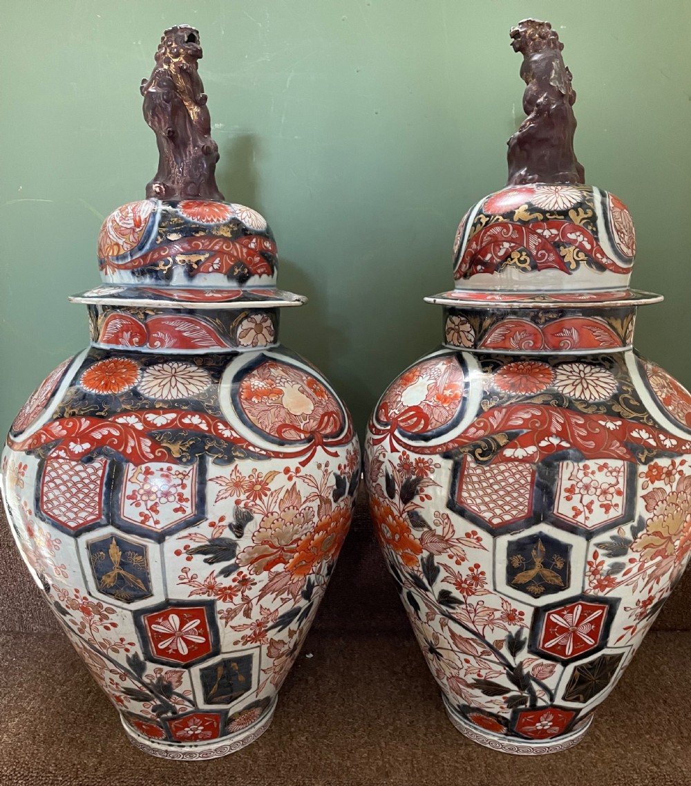 Pair of large late C17th / early C18th Japanese Genroku period porcelain vases and covers decorated in the Imari palette. View III