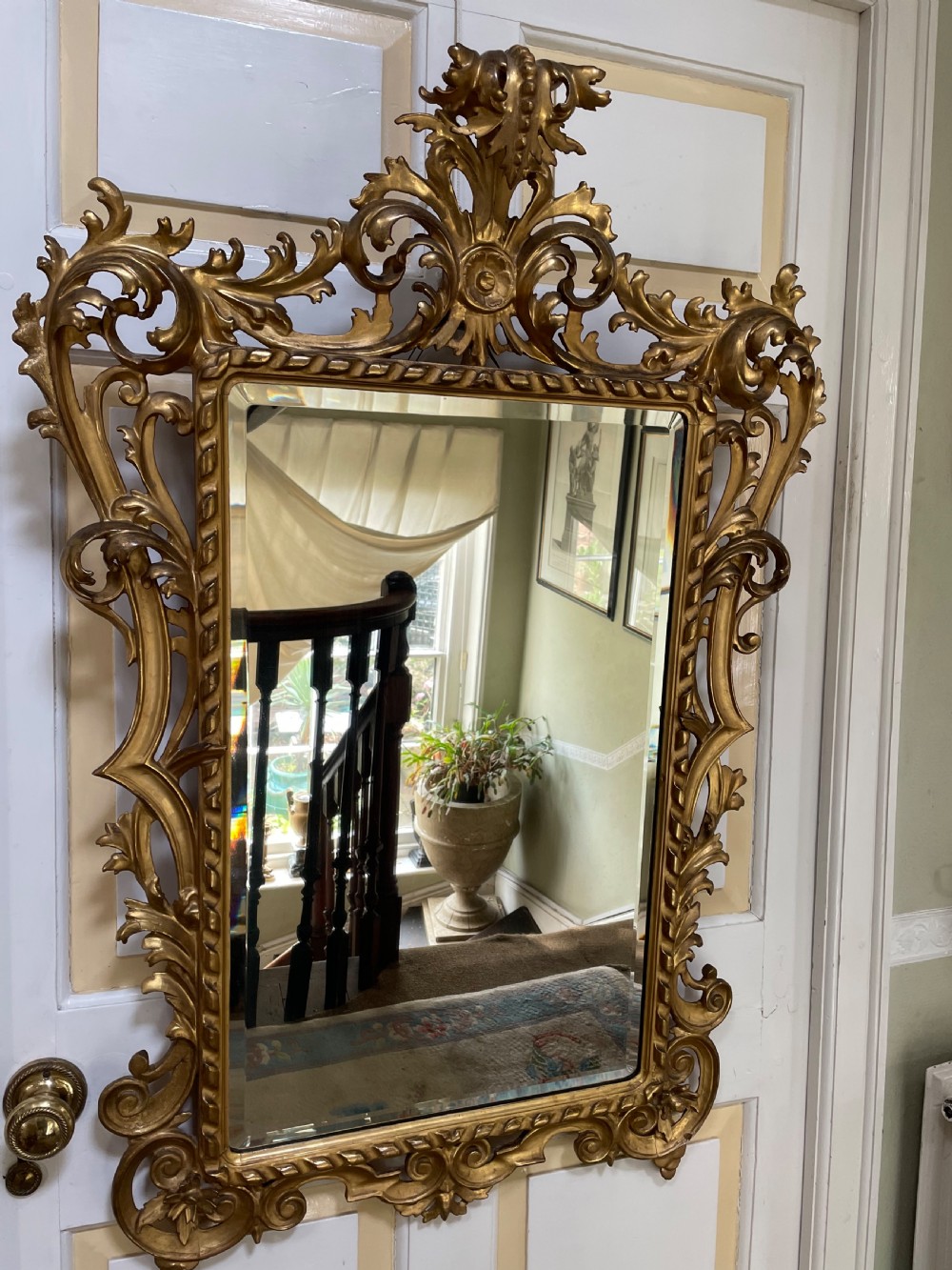 Fine quality late C19th Italian carved gilt-wood Venetian-style mirror. View V