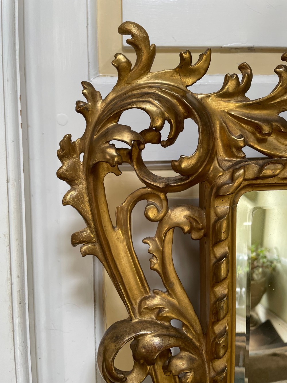 Fine quality late C19th Italian carved gilt-wood Venetian-style mirror. View X