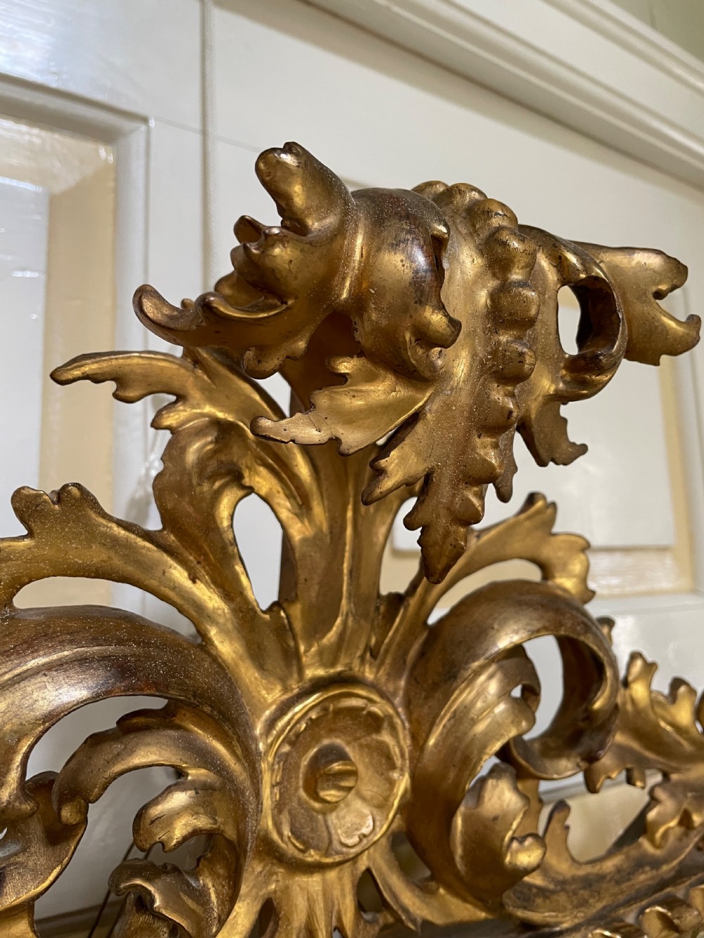 Fine quality late C19th Italian carved gilt-wood Venetian-style mirror. View XI