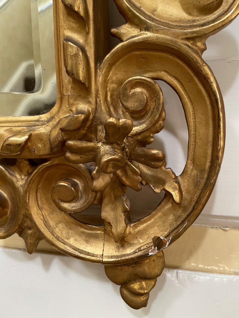 Fine quality late C19th Italian carved gilt-wood Venetian-style mirror. View XII