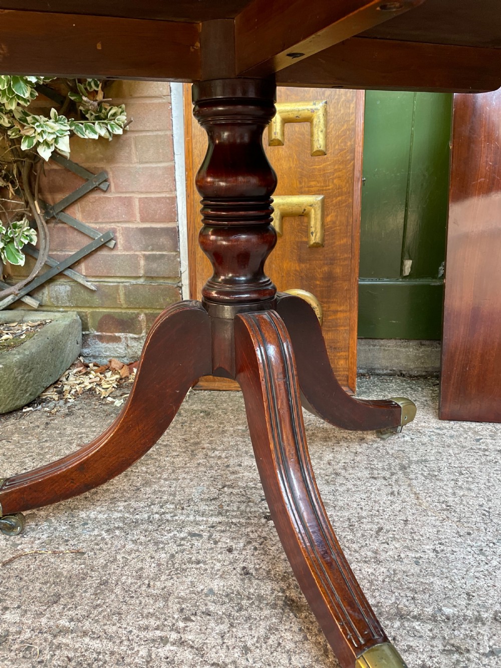Early C19th Regency period mahogany twin-pillar dining table . View XIX