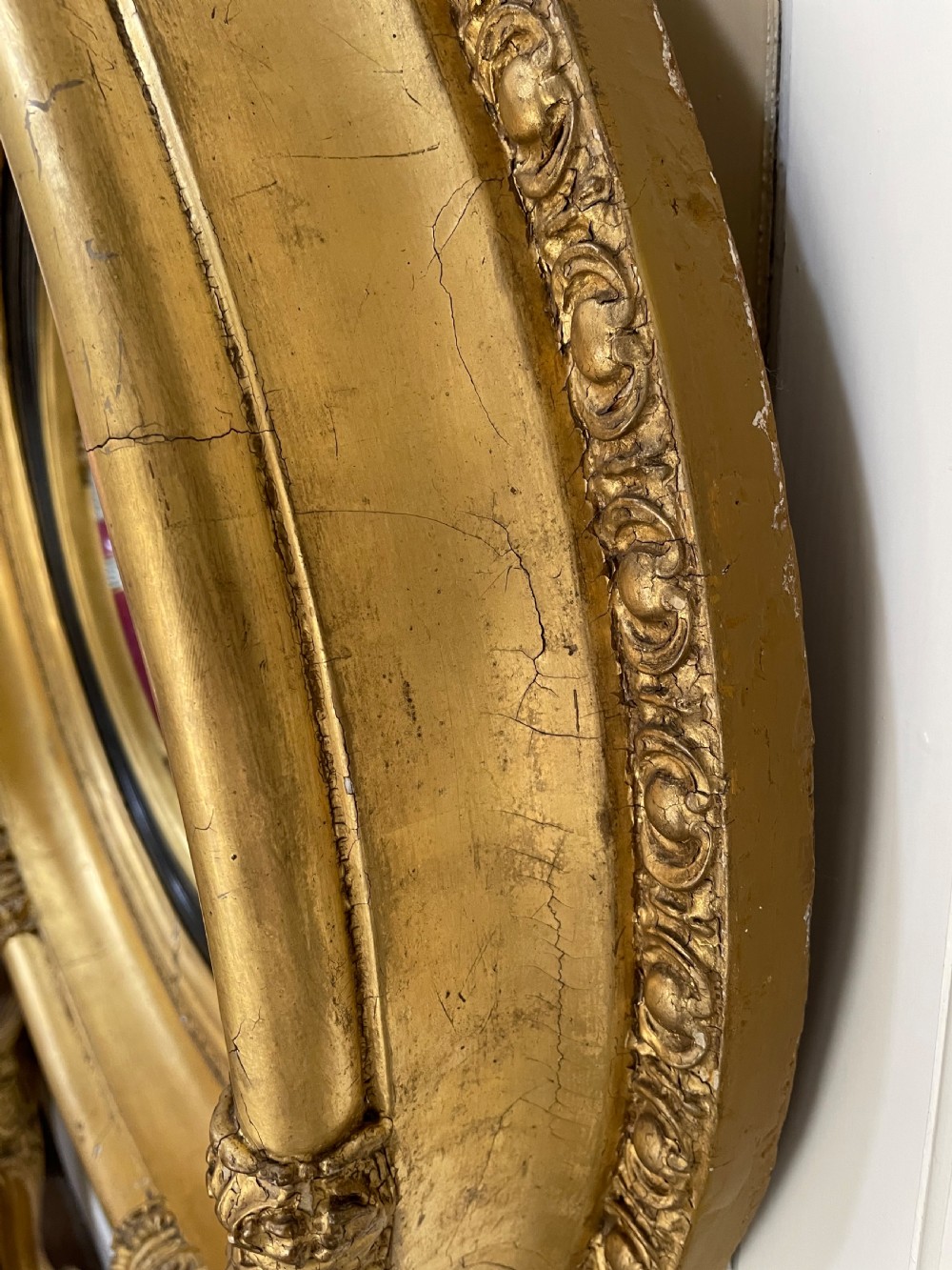 Large early C19th Regency period carved gilt-wood frame convex plate mirror  View VI