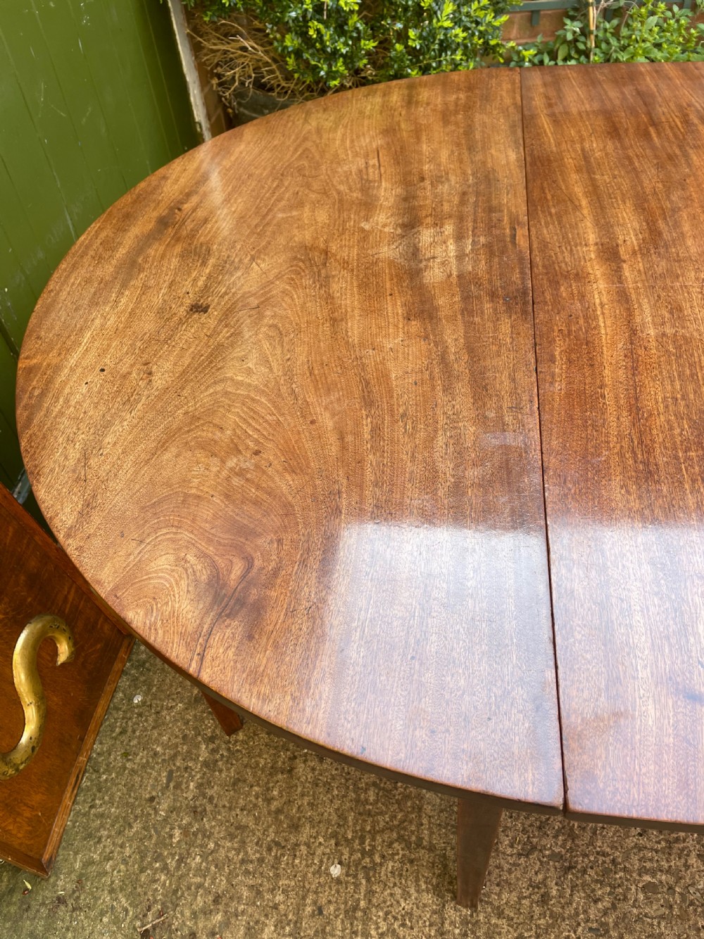 Late C18th George III period mahogany d-end dining table of highly versatile format. View IV