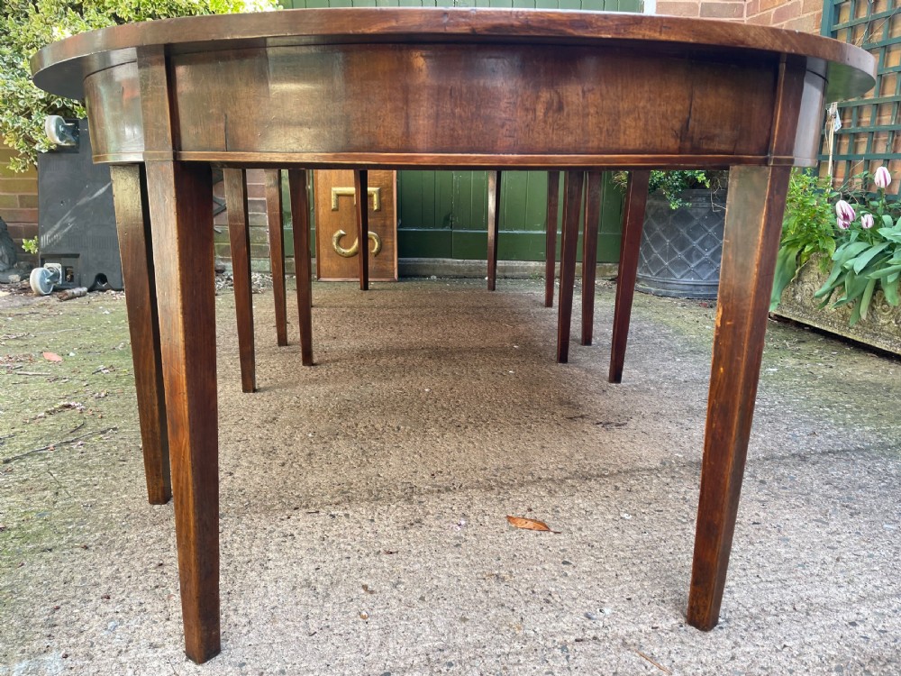 Late C18th George III period mahogany d-end dining table of highly versatile format. View VII