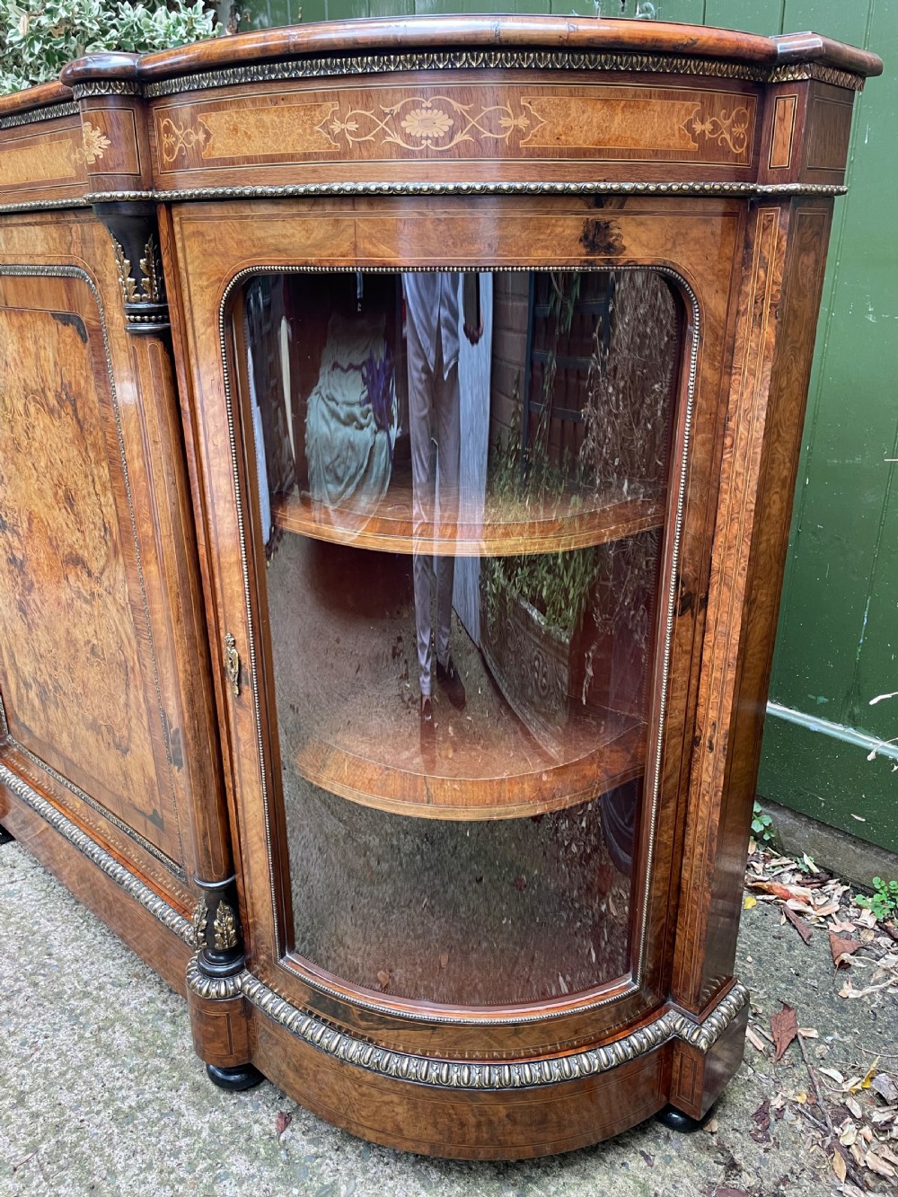 Fine quality mid C19th ormolu-mounted burr walnut bow-ended credenza. View VIII