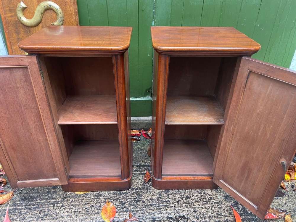 Pair of high quality mid C19th mahogany bedside pedestal cupboards. View V