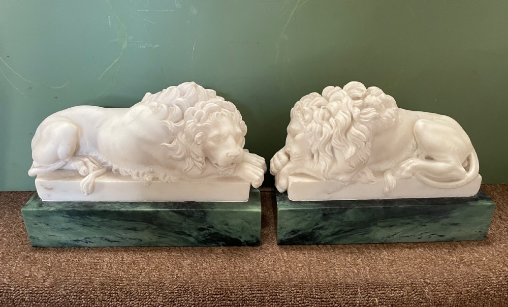 Magnificent pair of early C19th Italian ‘Grand Tour’ souvenir carved white statuary marble lions after Antonio Canova .