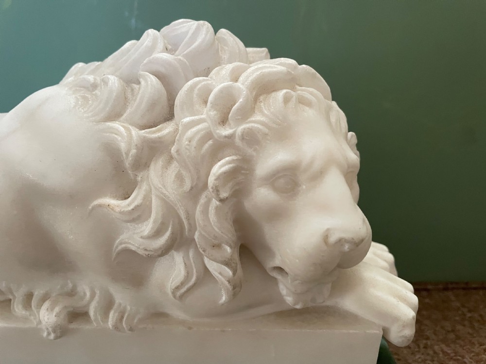 Magnificent pair of early C19th Italian ‘Grand Tour’ souvenir carved white statuary marble lions after Antonio Canova . View III