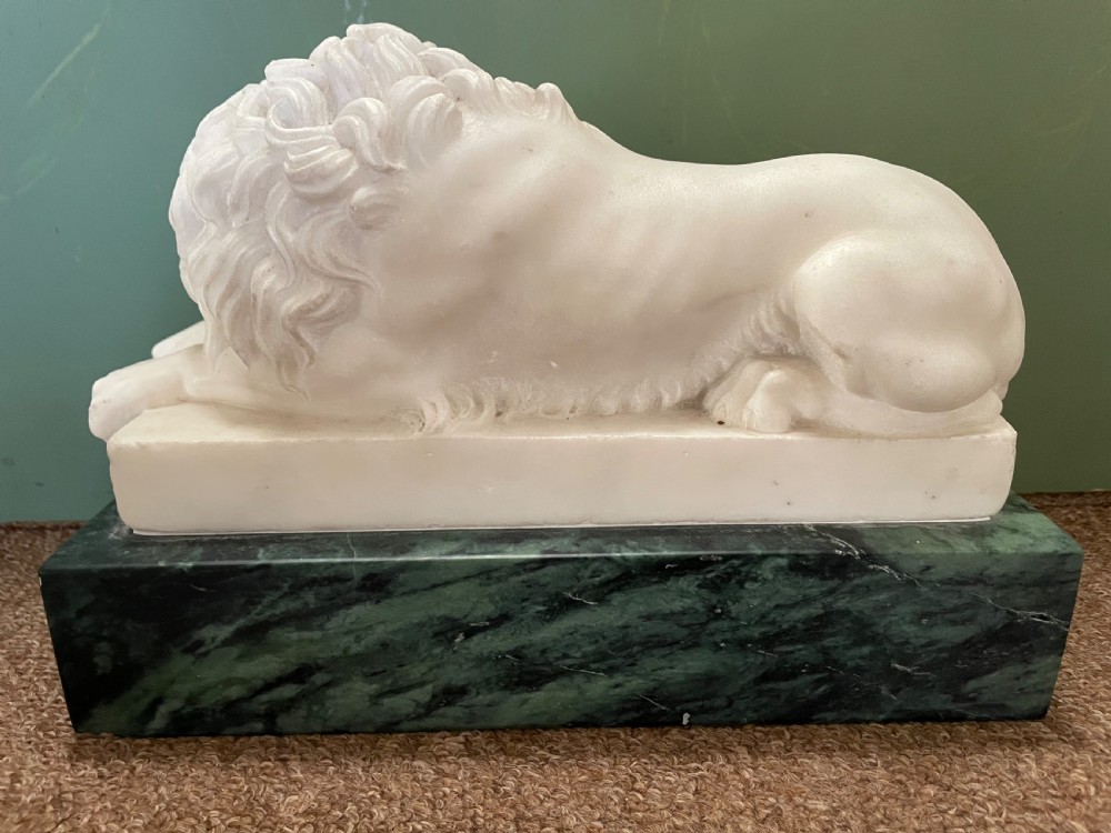 Magnificent pair of early C19th Italian ‘Grand Tour’ souvenir carved white statuary marble lions after Antonio Canova . View IV