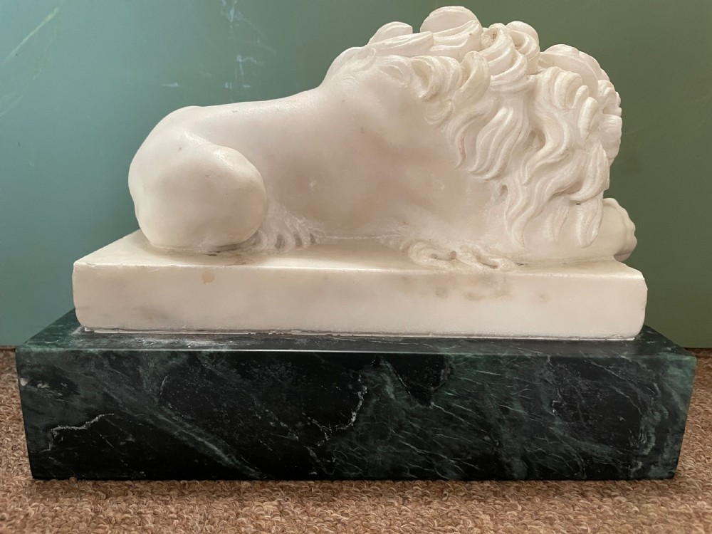 Magnificent pair of early C19th Italian ‘Grand Tour’ souvenir carved white statuary marble lions after Antonio Canova . View VI