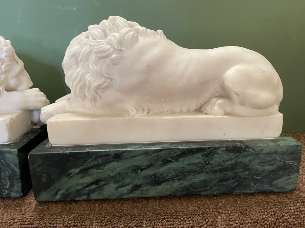 Magnificent pair of early C19th Italian ‘Grand Tour’ souvenir carved white statuary marble lions after Antonio Canova . View X