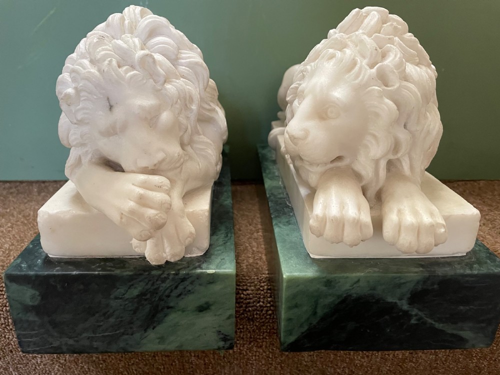 Magnificent pair of early C19th Italian ‘Grand Tour’ souvenir carved white statuary marble lions after Antonio Canova . View XI