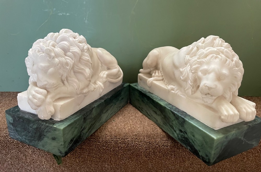 Magnificent pair of early C19th Italian ‘Grand Tour’ souvenir carved white statuary marble lions after Antonio Canova . View XII